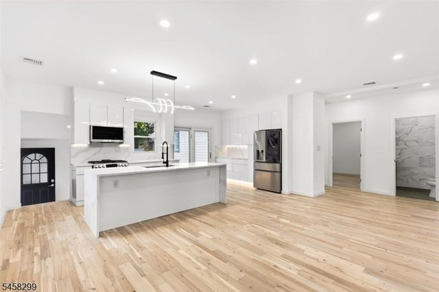 137 Myrtle Ave, Allendale Boro, NJ 07401
