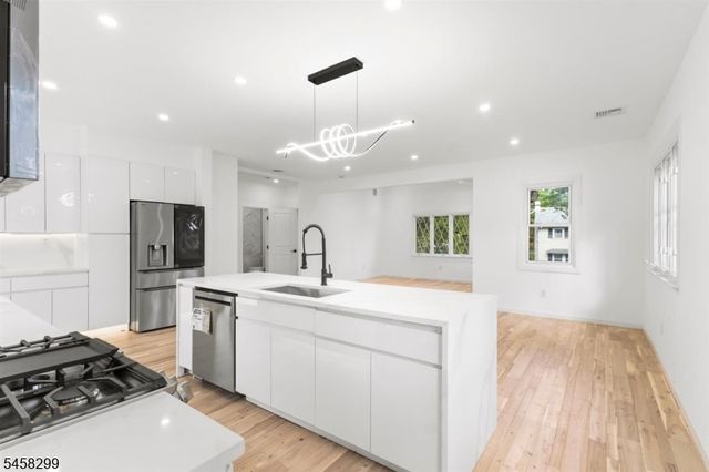 137 Myrtle Ave, Allendale Boro, NJ 07401
