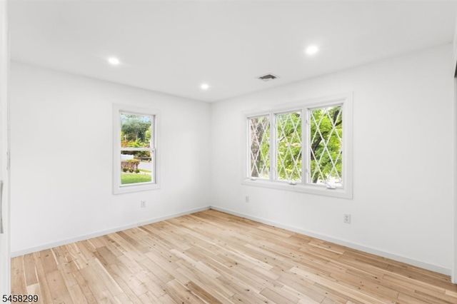 137 Myrtle Ave, Allendale Boro, NJ 07401