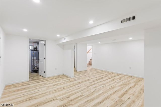 137 Myrtle Ave, Allendale Boro, NJ 07401