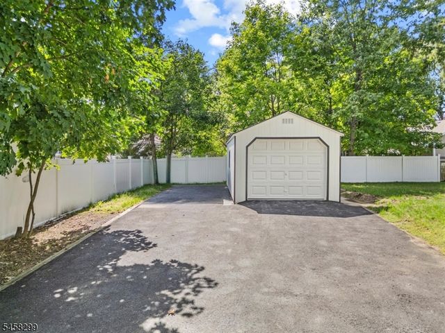 137 Myrtle Ave, Allendale Boro, NJ 07401