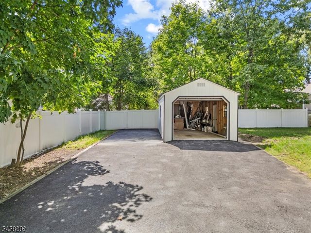 137 Myrtle Ave, Allendale Boro, NJ 07401