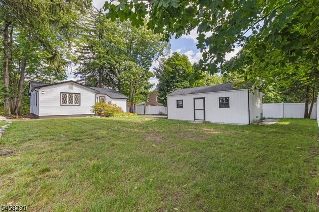 137 Myrtle Ave, Allendale Boro, NJ 07401