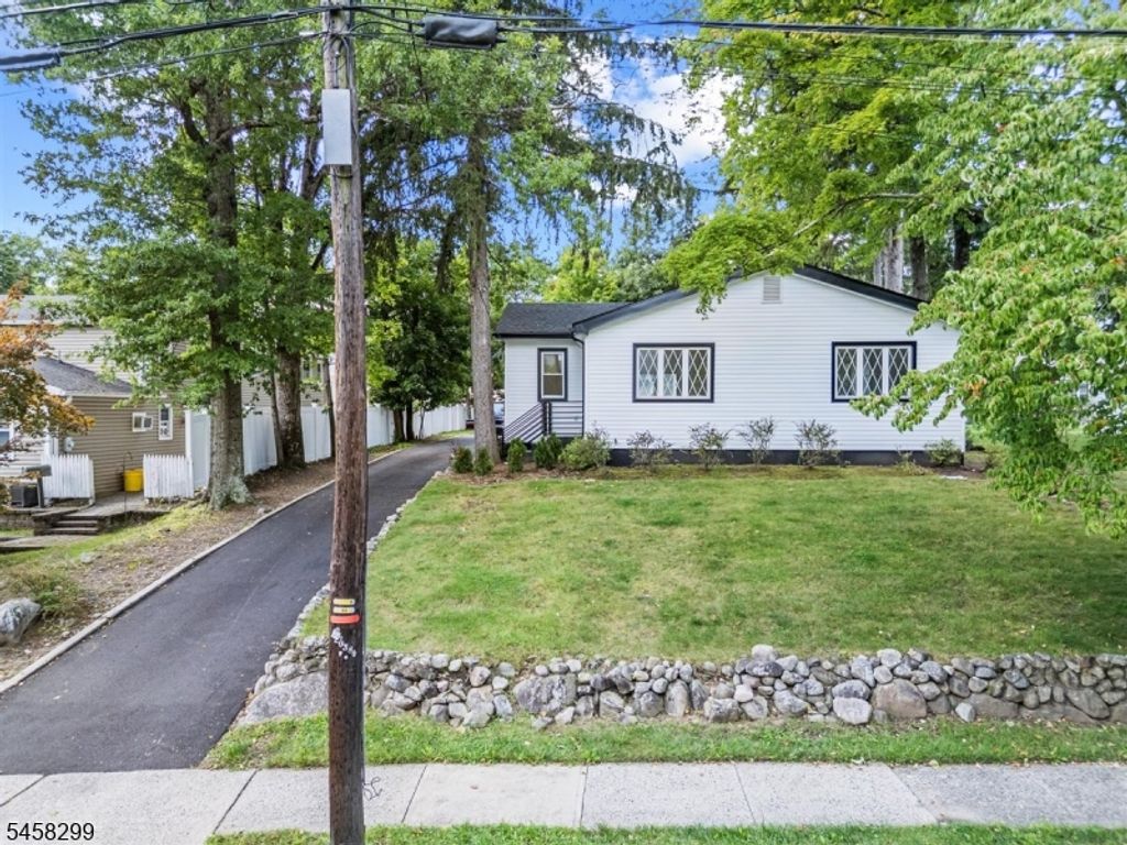 137 Myrtle Ave, Allendale Boro, NJ 07401