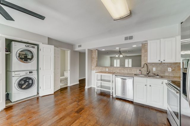 382 N Post Oak Lane 382, Houston, TX 77024