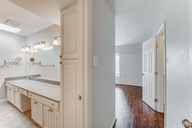 382 N Post Oak Lane 382, Houston, TX 77024