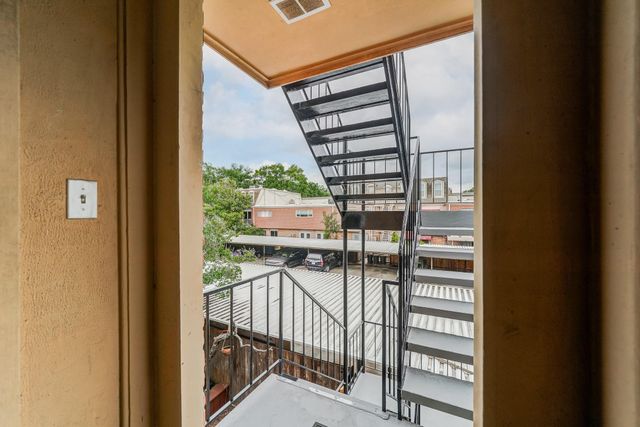 382 N Post Oak Lane 382, Houston, TX 77024