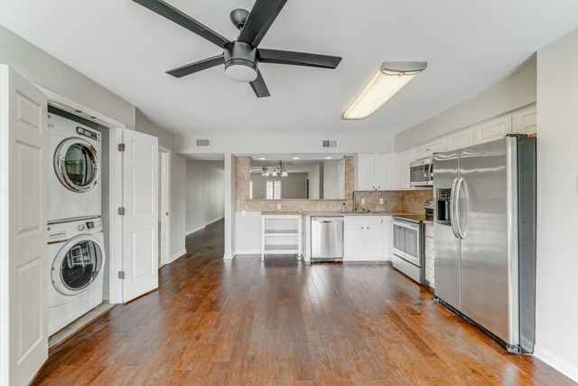 382 N Post Oak Lane 382, Houston, TX 77024