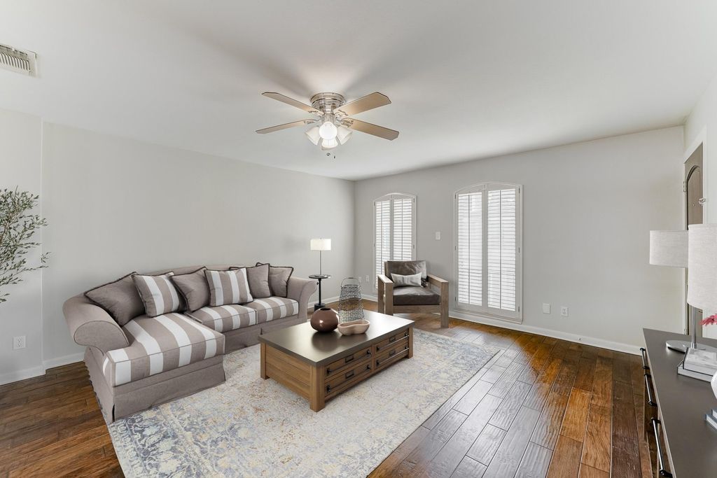 382 N Post Oak Lane 382, Houston, TX 77024