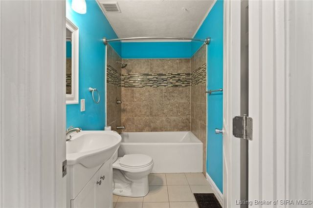 2109 Wood Avenue, New Albany, IN 47150