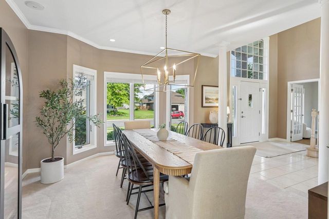 902 N Fairbrook Drive, Waunakee, WI 53597
