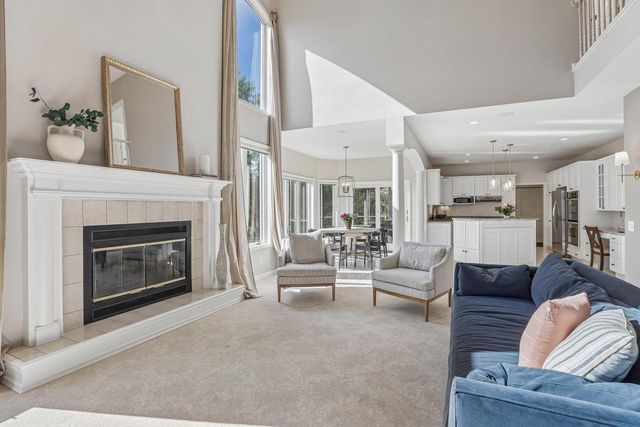 902 N Fairbrook Drive, Waunakee, WI 53597