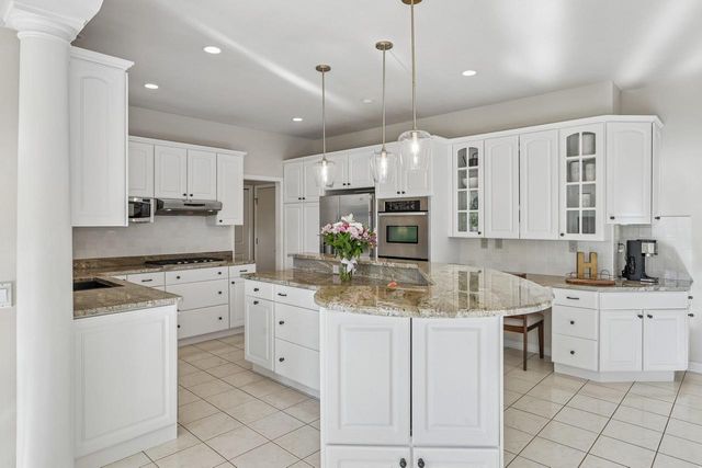 902 N Fairbrook Drive, Waunakee, WI 53597