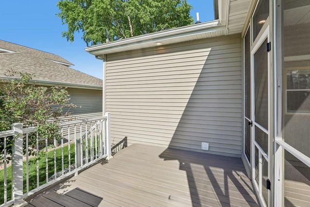 902 N Fairbrook Drive, Waunakee, WI 53597