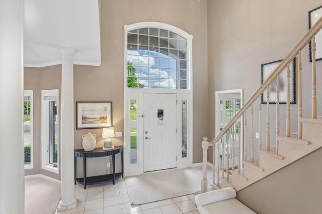 902 N Fairbrook Drive, Waunakee, WI 53597