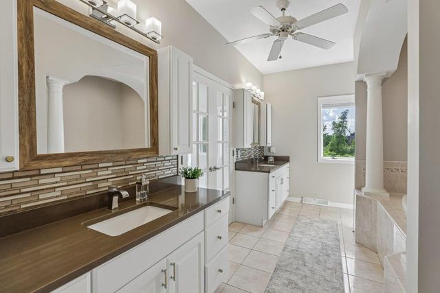 902 N Fairbrook Drive, Waunakee, WI 53597