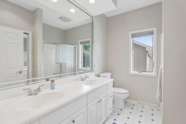 902 N Fairbrook Drive, Waunakee, WI 53597