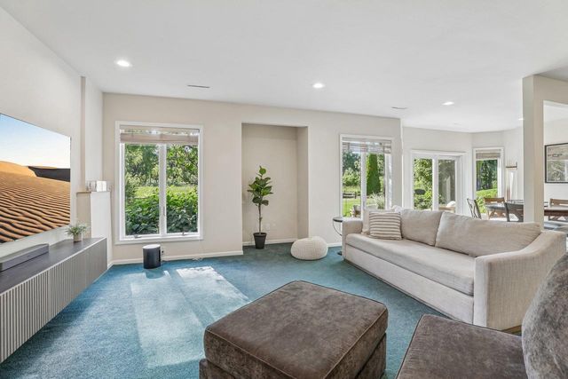 902 N Fairbrook Drive, Waunakee, WI 53597