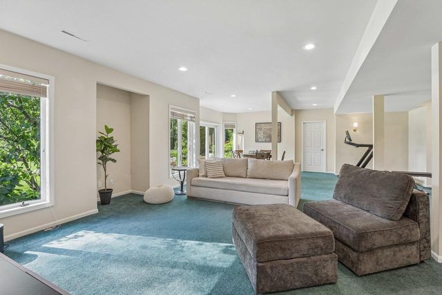 902 N Fairbrook Drive, Waunakee, WI 53597