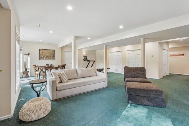 902 N Fairbrook Drive, Waunakee, WI 53597