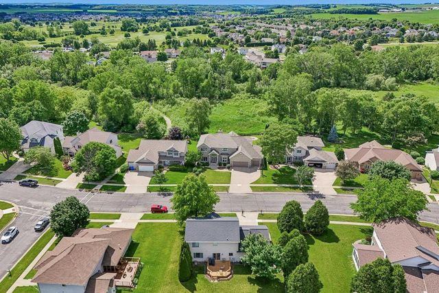 902 N Fairbrook Drive, Waunakee, WI 53597
