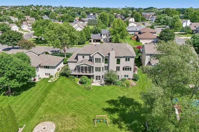 902 N Fairbrook Drive, Waunakee, WI 53597