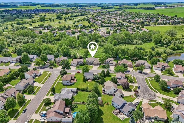902 N Fairbrook Drive, Waunakee, WI 53597