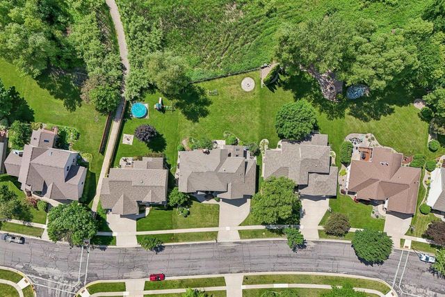 902 N Fairbrook Drive, Waunakee, WI 53597