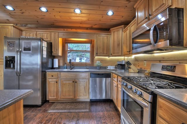 840 Deer Crest Road, Blue Ridge, GA 30513