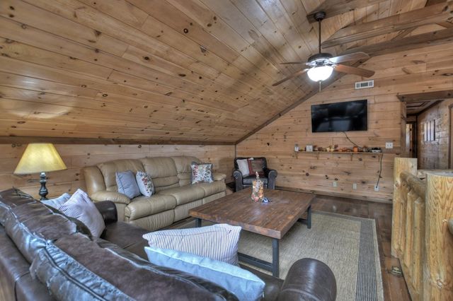 840 Deer Crest Road, Blue Ridge, GA 30513