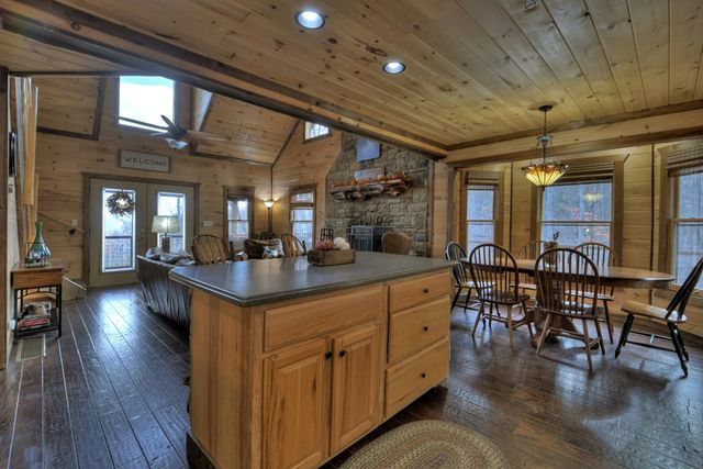 840 Deer Crest Road, Blue Ridge, GA 30513