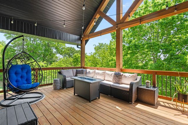 204 N Blarney Court, Nixa, MO 65714