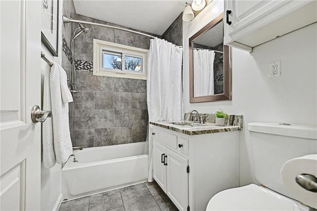 10009 E 68th Street, Raytown, MO 64133