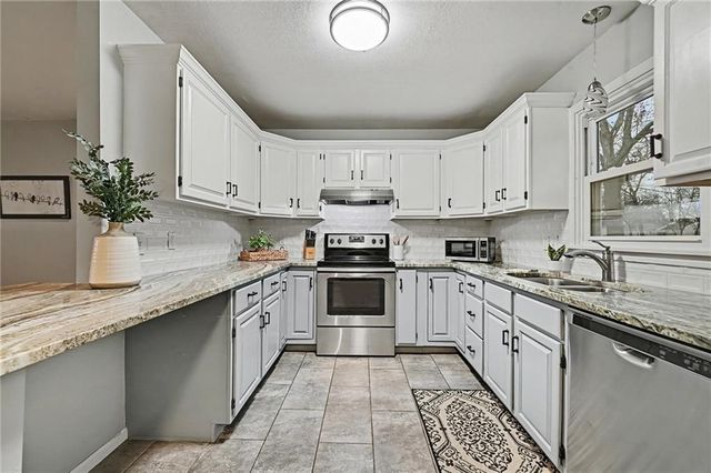 10009 E 68th Street, Raytown, MO 64133