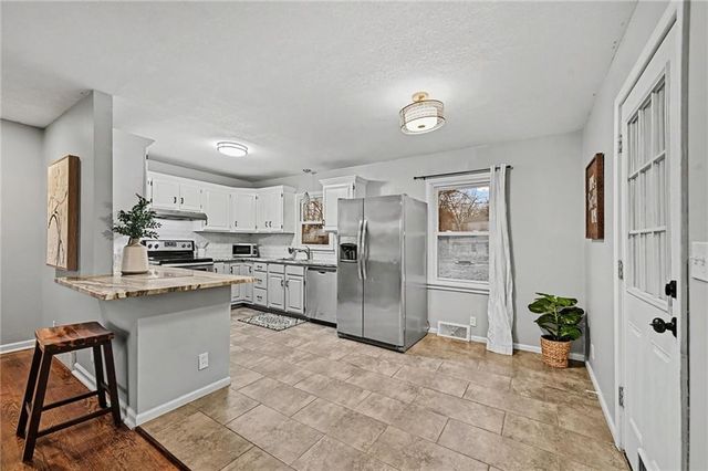 10009 E 68th Street, Raytown, MO 64133