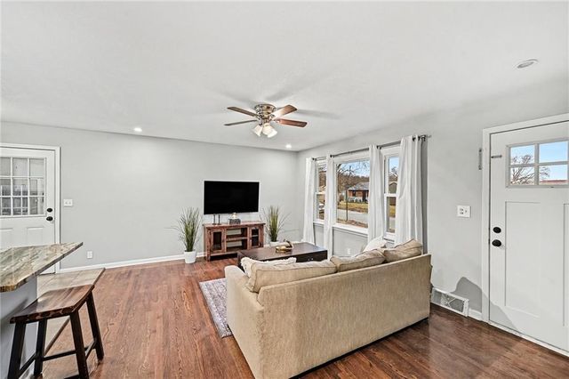 10009 E 68th Street, Raytown, MO 64133