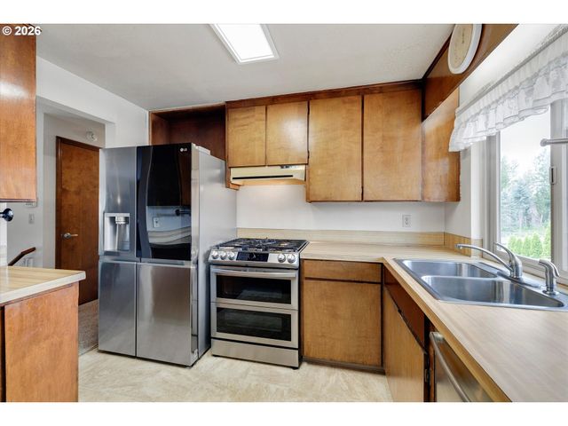 18027 Se EMI St, Damascus, OR 97089