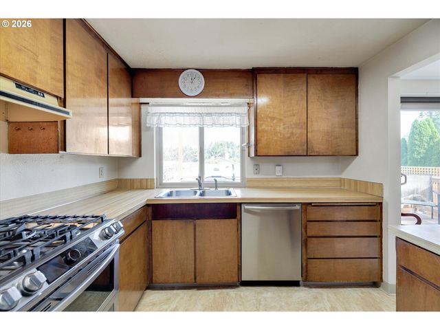18027 Se EMI St, Damascus, OR 97089