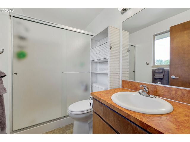 18027 Se EMI St, Damascus, OR 97089