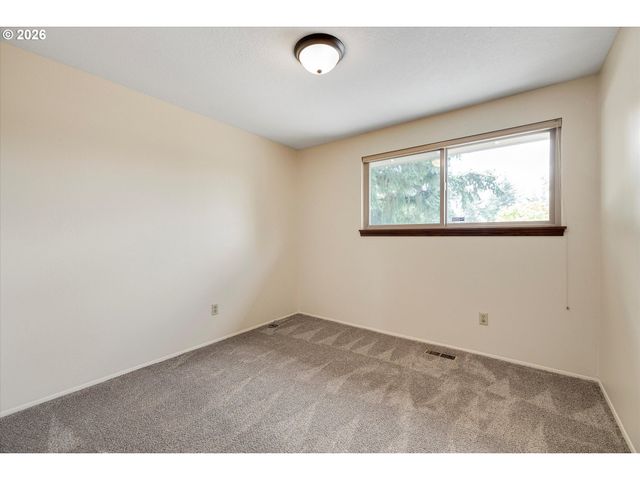 18027 Se EMI St, Damascus, OR 97089