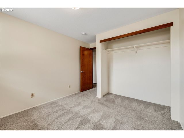 18027 Se EMI St, Damascus, OR 97089