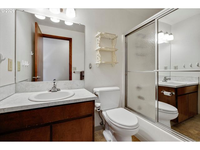 18027 Se EMI St, Damascus, OR 97089