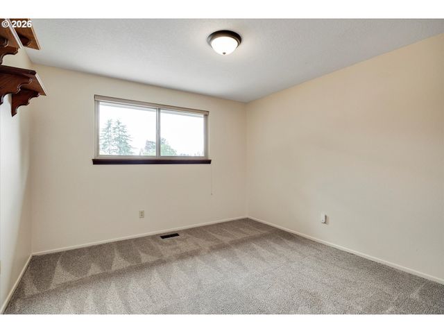 18027 Se EMI St, Damascus, OR 97089