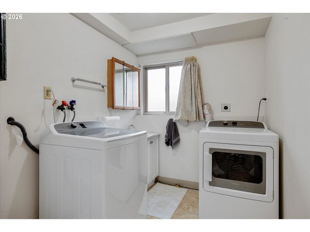 18027 Se EMI St, Damascus, OR 97089