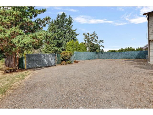 18027 Se EMI St, Damascus, OR 97089