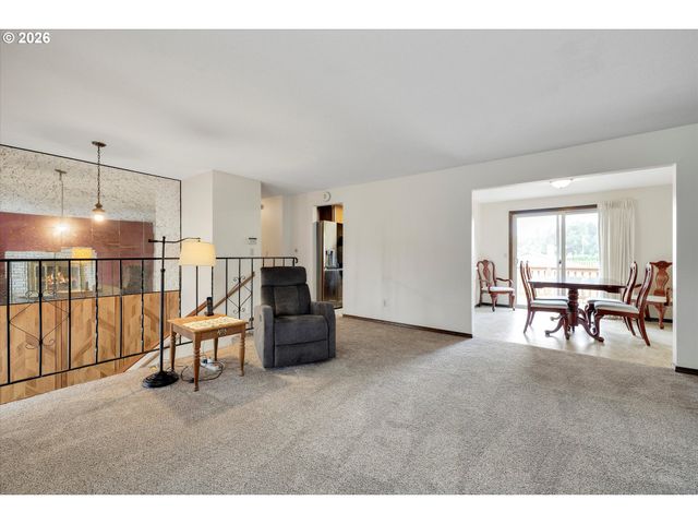 18027 Se EMI St, Damascus, OR 97089