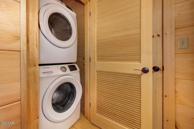 820 Crest View Drive, Gatlinburg, TN 37738