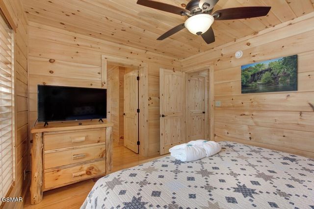 820 Crest View Drive, Gatlinburg, TN 37738