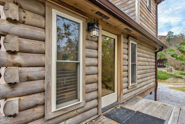 820 Crest View Drive, Gatlinburg, TN 37738