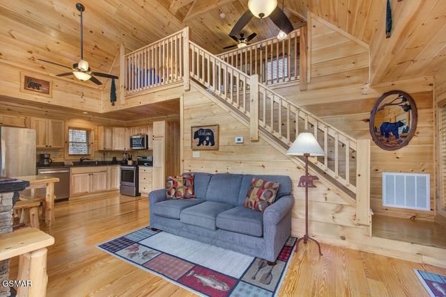 820 Crest View Drive, Gatlinburg, TN 37738
